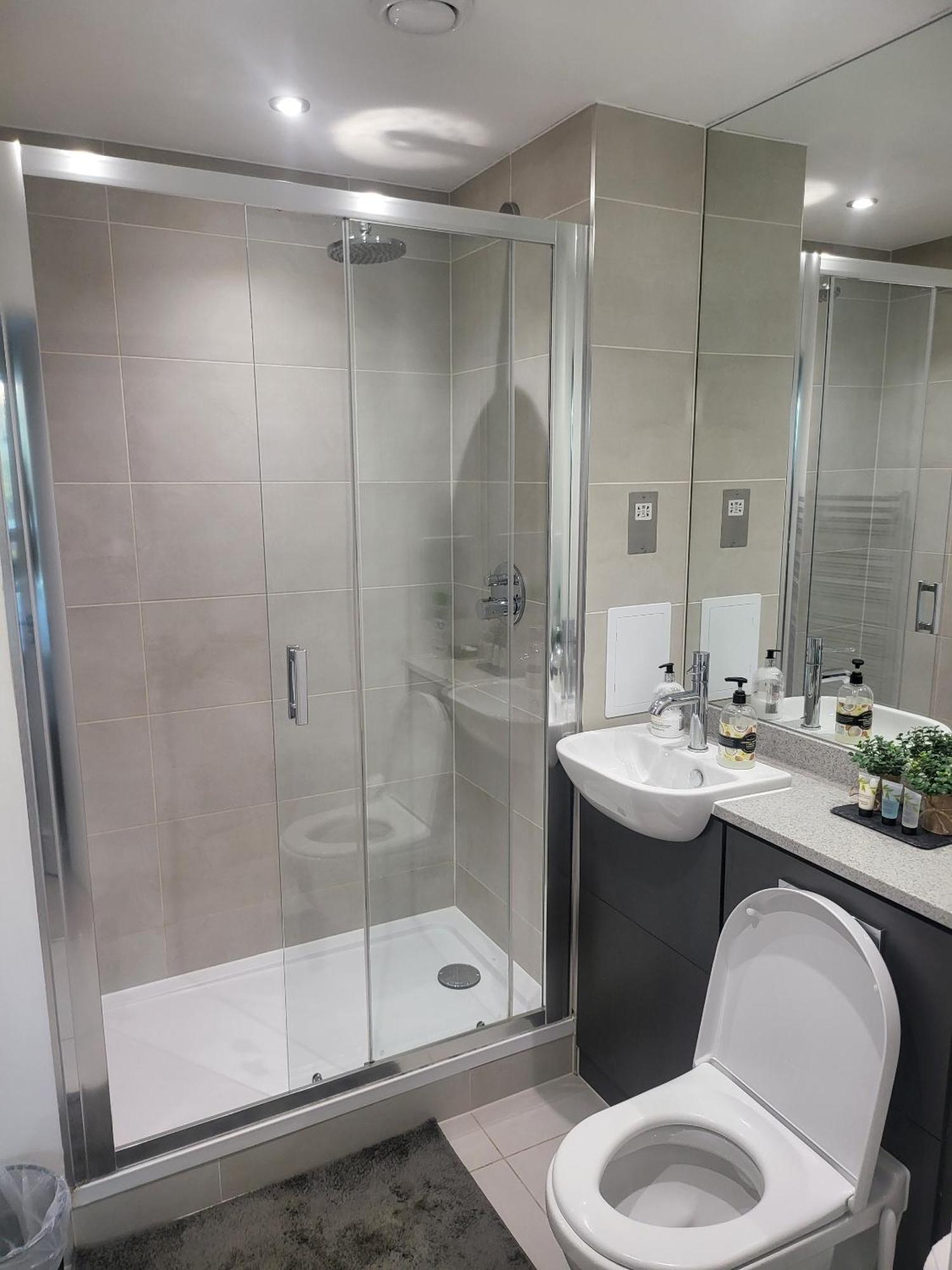 Kayz Lodge- Luxury Ensuite-Private & Shared Accommodation In A New House At The Olympic Village Overlooking Stratford Westfield And Tube Station London Rom bilde