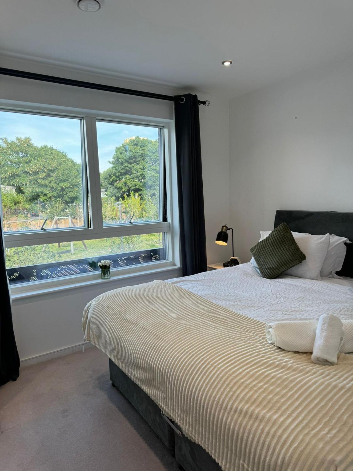 Kayz Lodge- Luxury Ensuite-Private & Shared Accommodation In A New House At The Olympic Village Overlooking Stratford Westfield And Tube Station London Eksteriør bilde